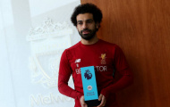 Salah 'đơ người' khi nhận giải cầu thủ xuất sắc