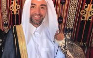 Xavi như một nhà quý tộc trong trang phục của Qatar