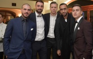 Sao Juventus nói cười rôm rả mừng lễ hội bánh mì nướng Italia