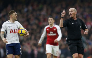 Khoảnh khắc khiến Mike Dean bị dân mạng chế giễu