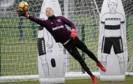 Nghe David Moyes động viên, Joe Hart bay lượn như chim trên sân tập 