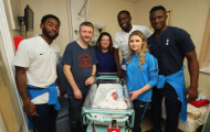Trong một ngày, Tottenham 'càn quét' tận 5 bệnh viện tại London