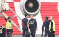 Thầy trò HLV Mourinho hối hả lên máy bay, sẵn sàng chiến Leicester