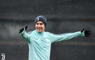 Mặc giá rét, Dybala vẫn đẹp rạng rỡ trên sân tập