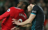 CẬN CẢNH: Mourinho 'chết đứng' nhìn Lukaku rời sân bằng cáng