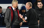 Arsenal thua bàn oan, Wenger 'hỏi tội' Mike Dean