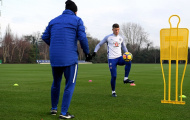 Chân ướt chân ráo đến Chelsea, Barkley đã lao vào tập luyện