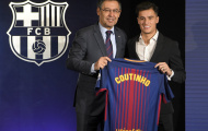 Coutinho rạng rỡ ký hợp đồng cùng Barca