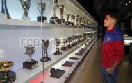 Coutinho 'mờ mắt' trong phòng truyền thống của Barca