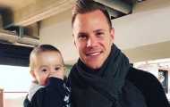 Thủ thành Ter Stegen khoe ảnh làm 'bố đảm'
