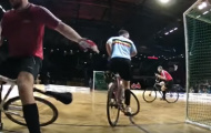 Chơi bóng bằng xe đạp ảo diệu đến thế nào?