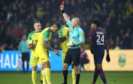 Cực hài trận Nantes-PSG: Trọng tài vung chân trả đũa rồi rút thẻ đỏ đuổi Diego Carlos