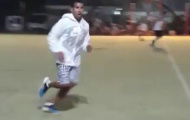 Vừa hồi hương, Carlos Tevez đã lao vào đá phủi
