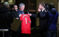 Mourinho ngớ người khi bị gài kí vào áo đấu M.U có tên Antonio Conte