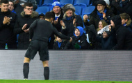 Hành quân tới Brighton, Hazard ghi điểm cả trong lẫn ngoài sân bóng