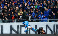 Thắng vừa đủ, Napoli quyết không cho Juventus vượt mặt