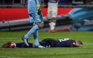 CẬN CẢNH: Mbappe thương tích đầy mình sau trận thua Lyon