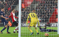 Hàng thủ Tottenham ngơ ngác trước pha đá phản lưới nhà của Davinson Sanchez