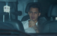 Alexis Sanchez lần đầu đi xe đến sân tập Carrington