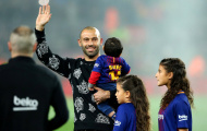 Các cầu thủ Barca dàn hàng tri ân Mascherano