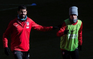 Diego Costa chọc cười Griezmann trên sân tập Atletico Madrid
