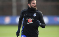 Giroud căn chỉnh thước ngắm, quyết tâm bắn hạ Watford