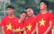 Dàn sao U23 Việt Nam tươi tắn trên lễ đài, chau mày dưới ghế đại biểu