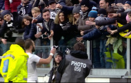Higuain bắt chước Hazard tặng áo theo yêu cầu từ fan nhí