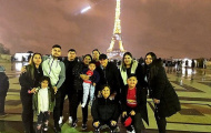 Alexis Sanchez dẫn đại gia đình sang Paris mừng công
