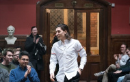 Hector Bellerin hóa quý tộc diễn thuyết tại Oxford