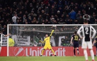 Higuain 'mắm môi mắm lợi' sút bay chiến thắng của Juventus