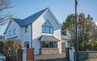 Căn biệt thự đẹp như tranh vẽ của cựu HLV Swansea