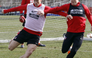 Torres và Gameiro so tài trên sân tập