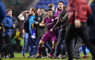 Aguero ẩu đả với CĐV: Động thái từ FA