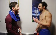 Fabregas tranh thủ “tâm sự mỏng” với Messi sau trận