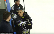 Chán dự bị ở M.U, Lindelof chuyển sang chơi hockey
