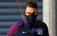 Ăn mừng chưa đã, Ederson 'hầm hầm' tiến ra sân tập