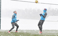 Tuyết rơi trắng xóa, Arsenal vùi đầu tập luyện