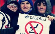Dele Alli bị CĐV chế giễu vì ăn vạ