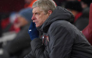 Wenger tung chiêu cuối giữ ghế