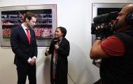 Petr Cech bảnh bao trả lời phỏng vấn trước thời khắc lịch sử