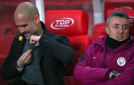 Pep Guardiola tháo ruy băng vàng ủng hộ Catalan