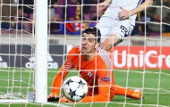 Ngày Courtois thấu hiểu biểu cảm bất lực của Phil Jones