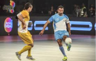 Ryan Giggs phô diễn kỹ thuật trên sân futsal