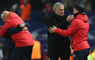 Thua đau Sevilla, Mourinho đến tận phòng thay đồ 'hỏi thăm' đối thủ