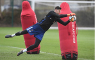 Thibaut Courtois vùi đầu vào tập luyện để chữa thẹn sau hai lần bị 'xỏ kim'