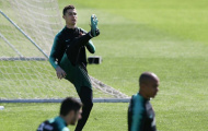 Ronaldo mang vũ khí mới vào sân tập của Bồ Đào Nha
