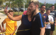 Ivan Rakitic được fan săn đón tại Mỹ