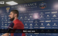 Giroud tức điên khi phóng viên bỏ mình chạy theo Mbappe
