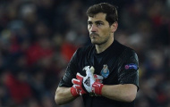 Iker Casillas cán mốc 1000 trận trong ngày buồn